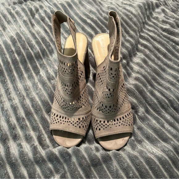 LC Lauren Conrad open toe, laser cut detail heels - Picture 7 of 8